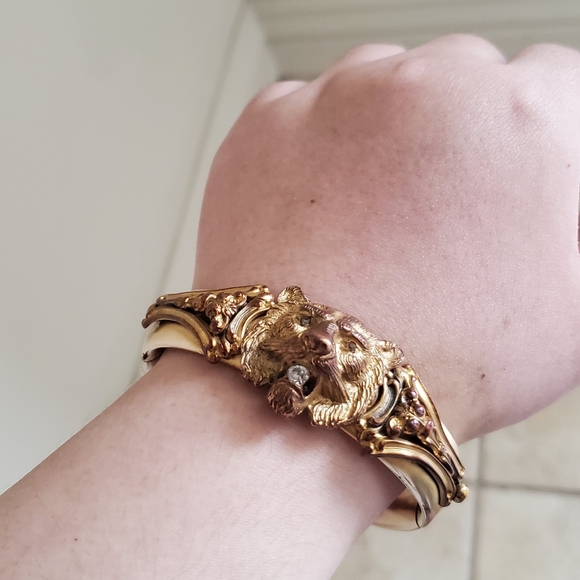 Antique gold filled lion head bangle bracelet - Picture 3 of 7